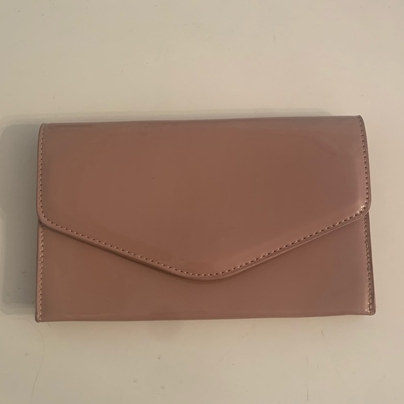 Steve Madden Handbags - Steve Madden vegan leather camel patent clutch